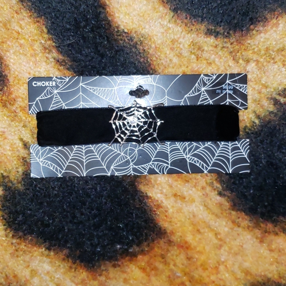 🕷Spiderweb Choker - Picture 2 of 5